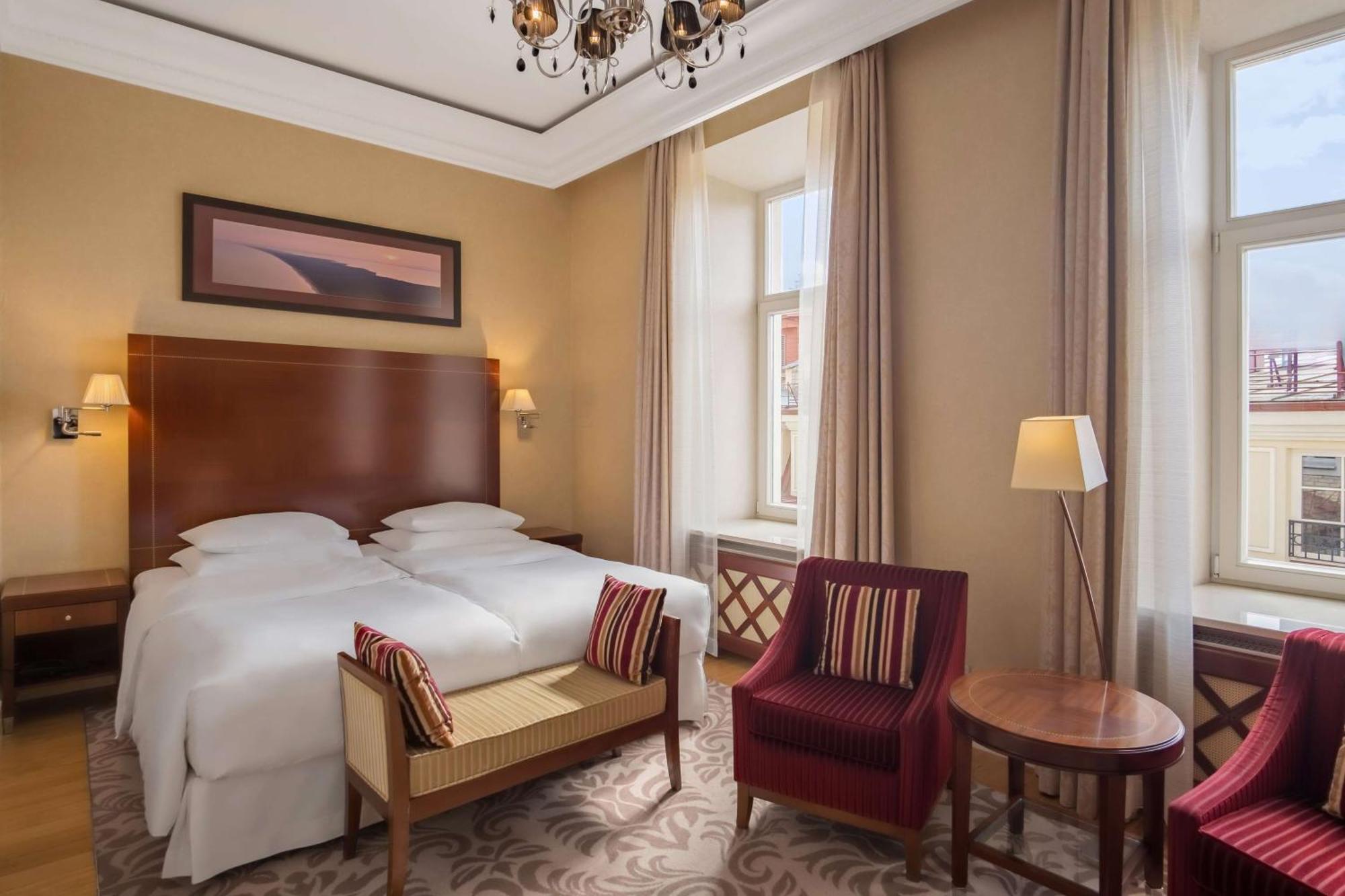Grand Hotel Vilnius, Curio Collection By Hilton Экстерьер фото