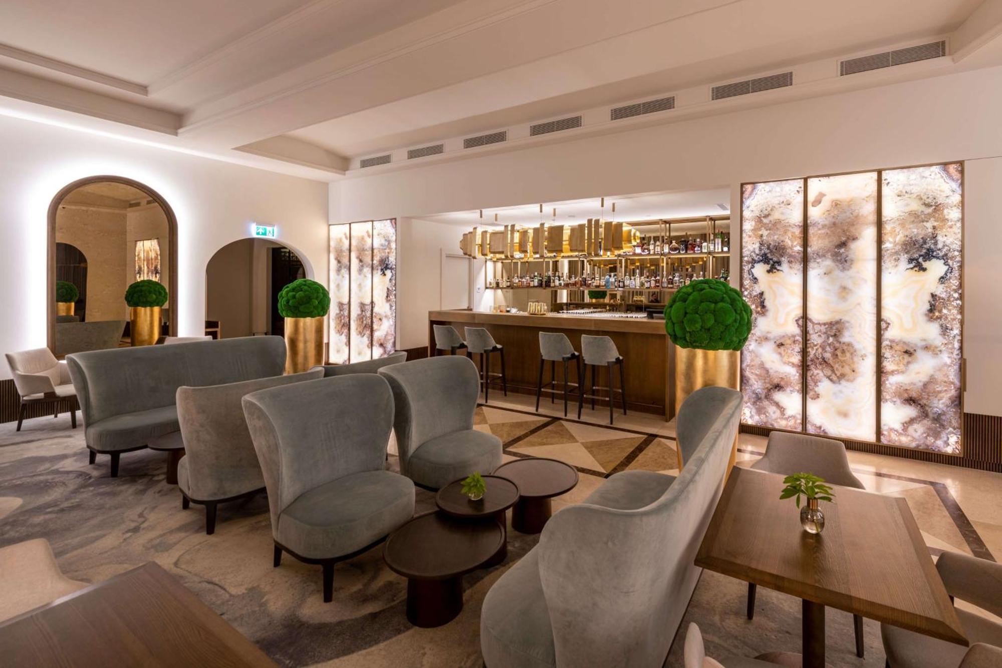 Grand Hotel Vilnius, Curio Collection By Hilton Экстерьер фото